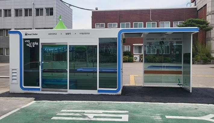 "폭염 속 피난처" 동해시 냉·난방 '스마트 버스승강장' 시민 호응