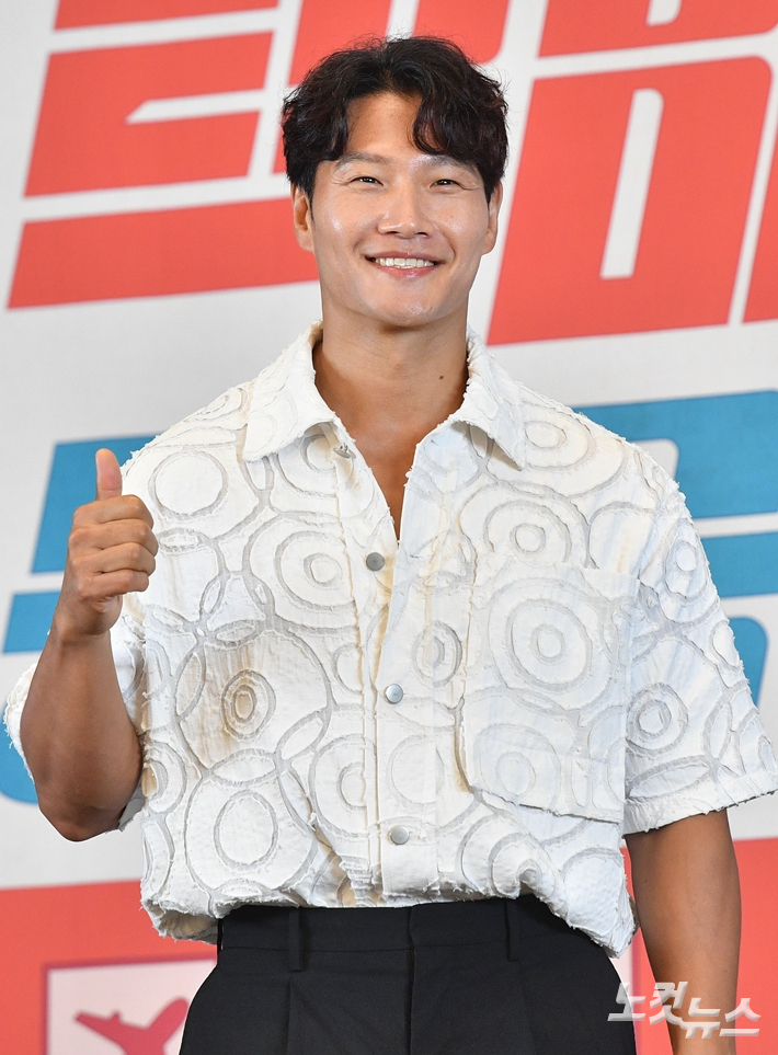 김종국, 결혼 발표 "저의 반쪽 만들어…늦었지만 얼마나 다행입니까"
