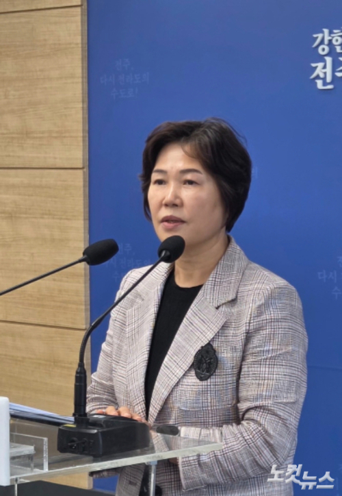 박미자 전주시정연구원장이 18일 전주시청 브리핑룸에서 국책사업발굴추진단 구성 계획에 대해 발표하고 있다. 최명국 기자