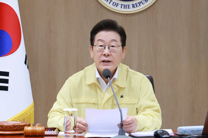 [속보]李 "언론 감시 역할 중요…고의 왜곡은 책임 물어야"