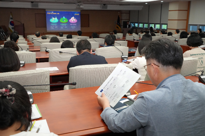 18일 전북도의회가 마련한 의회 사무처 역량강화 교육이 의원총회의실에서 진행됐다. 전북도의회 제공
