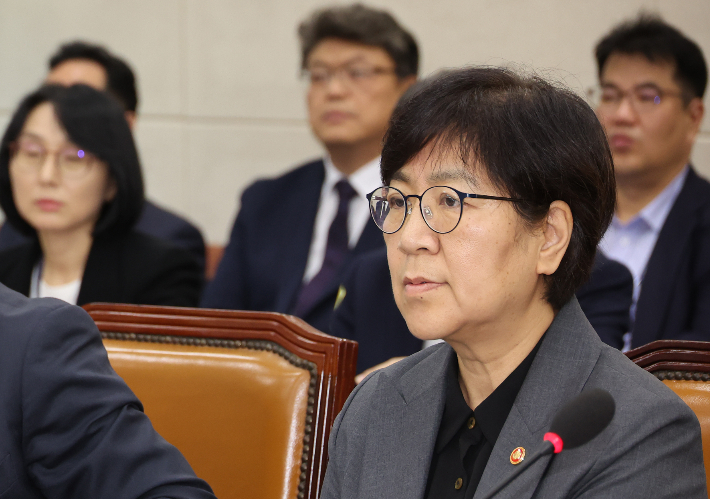 18일 국회에서 정은경 보건복지부 장관이 출석한 가운데 보건복지위원회 전체회의가 열리고 있다. 연합뉴스