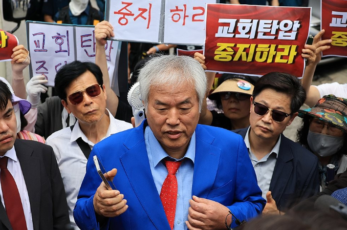 사랑제일교회 압수수색에 발언하는 전광훈 목사. 연합뉴스