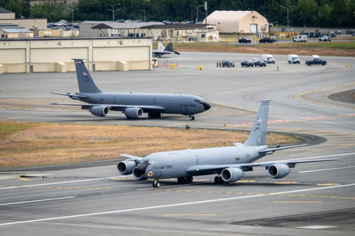 미국 알래스카사령부, 제11공군, 제11공수사단 등이 주둔하고 있는 알래스카 엘멘도프-리처드슨 합동기지 (Joint Base Elmendorf-Richardson; JBER). 지난달 7월 29일 미국 국무부의 초청으로 10개 외국 언론사 기자들이 이곳을 방문해 취재했다. 독일(ZDF), 네덜란드(NOS), 벨기에(vrt)의 공영 방송과 대만 중앙통신(CNA) 등이 참가했다. 미국 제 11공수사단 페이스북 캡처