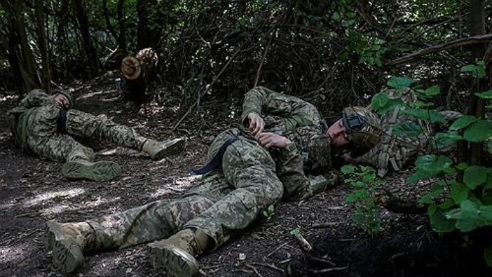 전선 배치를 앞두고 훈련 중인 우크라이나군. 연합뉴스
