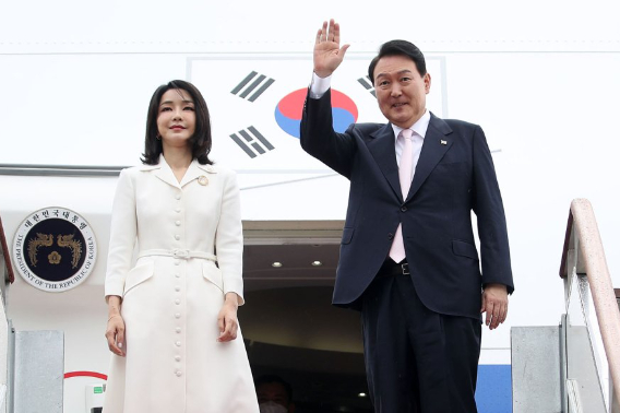 [단독]고가 시계 건넨 사업가 "김건희, 美 순방 때 '옷 골라달라' 말해"