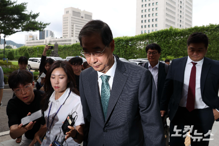 한덕수 전 국무총리가 2일 오전 서울 서초구 서울고검에 마련된 내란특검 사무실로 출석하고 있다. 황진환 기자