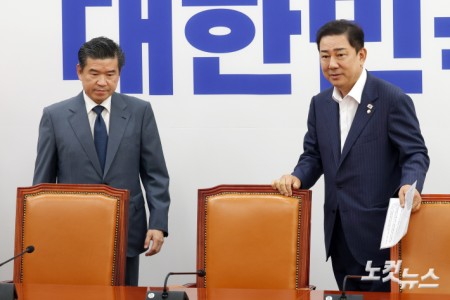 더불어민주당 김병기 원내대표와 제임스 김 주한미국상공회의소(암참, AMCHAM) 회장이 19일 서울 여의도 국회에서 만나고 있다.