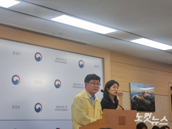 김성환 환경부장관이 19일 정부세종청사에서 녹조 문제 개선 대책 관련 정책브리핑을 진행한 모습. 최서윤 기자