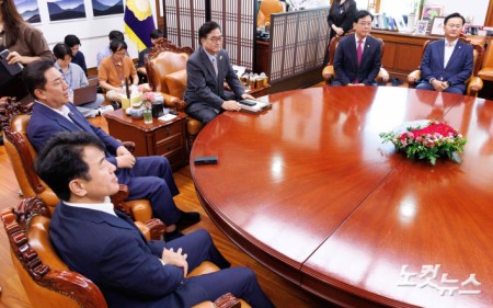 여야 원내대표 회동