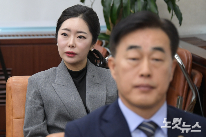 무속인 '비단 아씨' 이선진 씨. 윤창원 기자