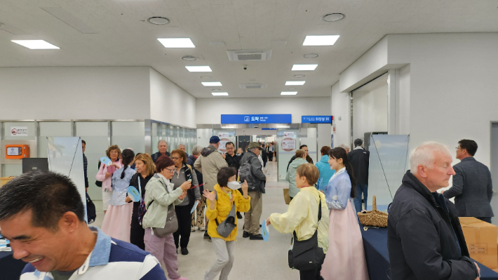 제주를 찾은 크루즈 여행객들. 제주도 제공 