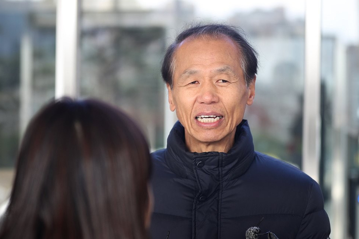 검찰 소환조사 출석하는 최문순 전 강원도지사. 연합뉴스