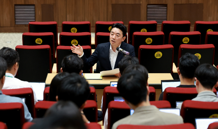 기자간담회 갖는 강훈식 대통령비서실장. 연합뉴스