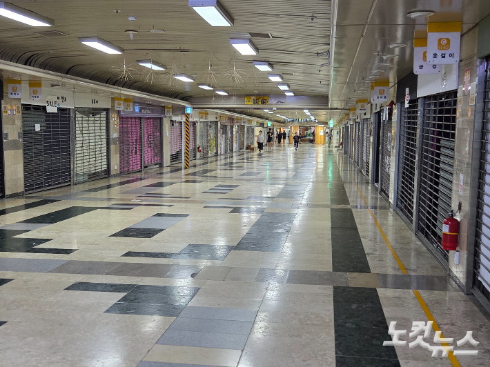 문닫힌 대전중앙로지하상가. 박우경 기자