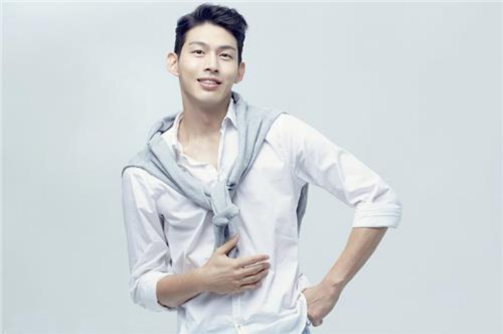 경찰, 그룹 UN 최정원 스토킹 혐의 조사…100m 내 접근금지 명령