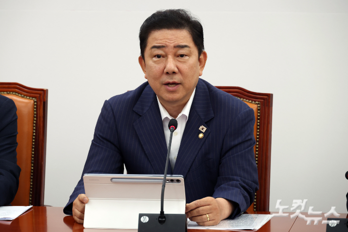 발언하는 더불어민주당 김병기 원내대표. 윤창원 기자