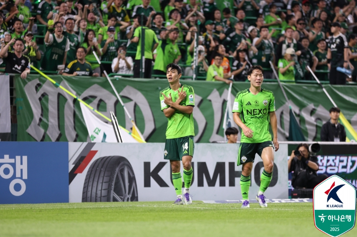 전북 전진우 세리머니. 한국프로축구연맹