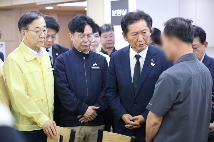 청도 열차사고 빈소 찾은 정청래 "원인 철저히 파악"