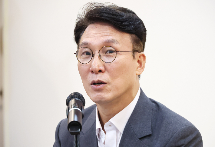 김민석 국무총리가 19일 서울 종로구 정부서울청사 별관에서 열린 출입기자단 간담회에서 질문에 답하고 있다. 연합뉴스