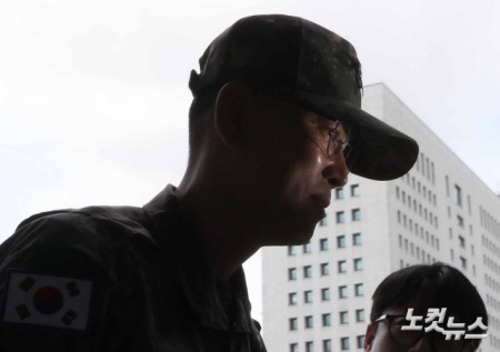 내란특검 사무실 향하는 김용대 드론작전사령관