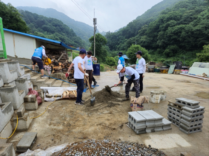 사랑의 집짓기 자원봉사 활동. 한국해비타트 충북청주지회 제공