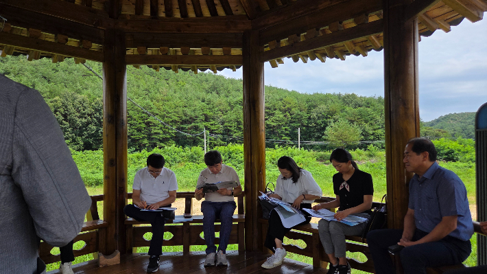 기성지구 혁신농업타운 사업부지 현장확인 및 브리핑 모습. 울진군 제공