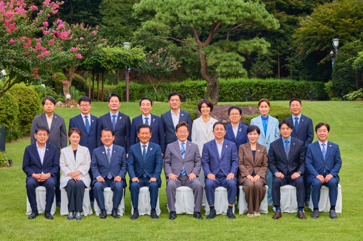 이재명 대통령, 민주당 지도부와 만찬. 대통령실 제공