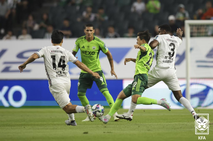 전북과 강원의 코리아컵 준결승 1차전. 대한축구협회