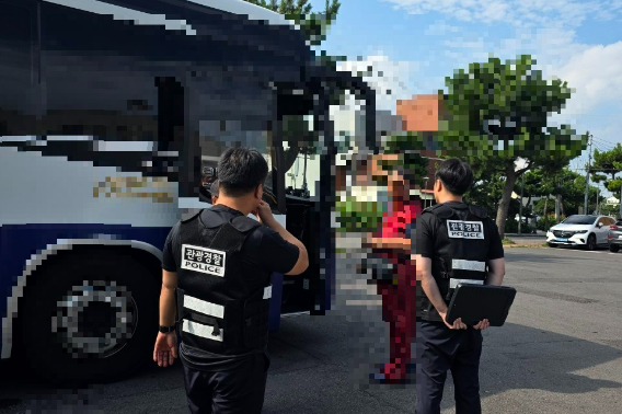 불법 관광업 현장 단속 모습. 제주도 자치경찰단 제공 