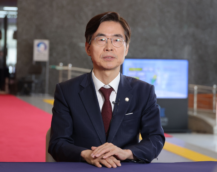 국민의힘 조경태 당 대표 후보가 20일 서울 여의도 국회에서 연합뉴스TV 방송에 출연해 질문에 답하고 있다. 연합뉴스