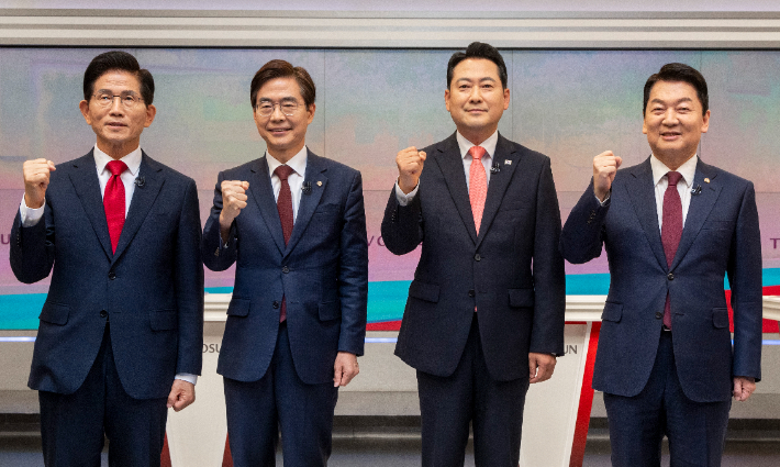왼쪽부터 국민의힘 김문수후보 , 조경태 후보, 장동혁 후보, 안철수 후보. 연합뉴스