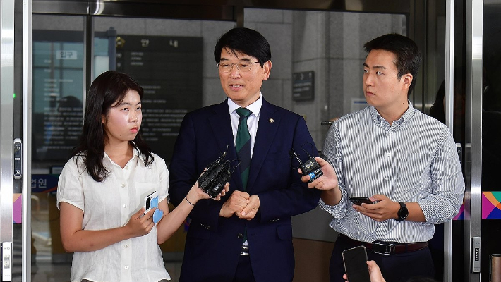 보좌관 성추행 혐의 등으로 기소된 박완주 전 의원. 연합뉴스