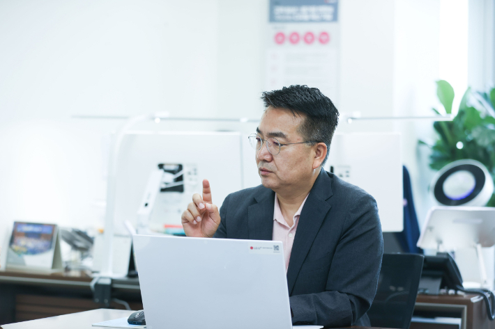 LG유플러스 홍관희 정보보안센터장이 20일 서울 LG유플러스 마곡사옥에서 인터뷰에 임하고 있다. LG유플러스 제공