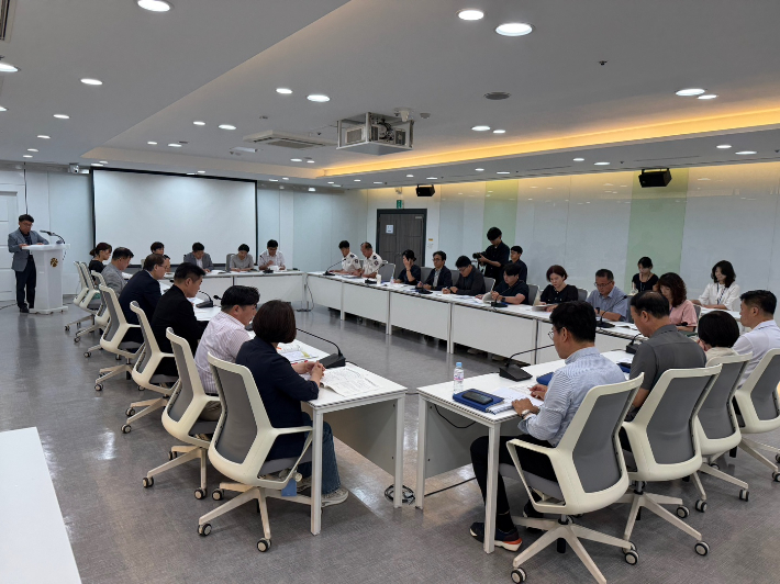 광주광역시는 21일 시청 소회의실에서 '광주 2025 현대세계양궁선수권대회 및 세계장애인양궁선수권대회' 추진상황 최종보고회를 열고 대회 준비 상황을 최종 점검했다. 광주시 제공