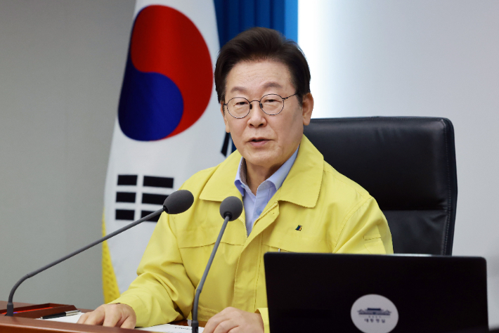 이재명 대통령이 21일 서울 용산 대통령실 청사에서 열린 8차 수석·보좌관 회의를 주재하고 있다. 연합뉴스