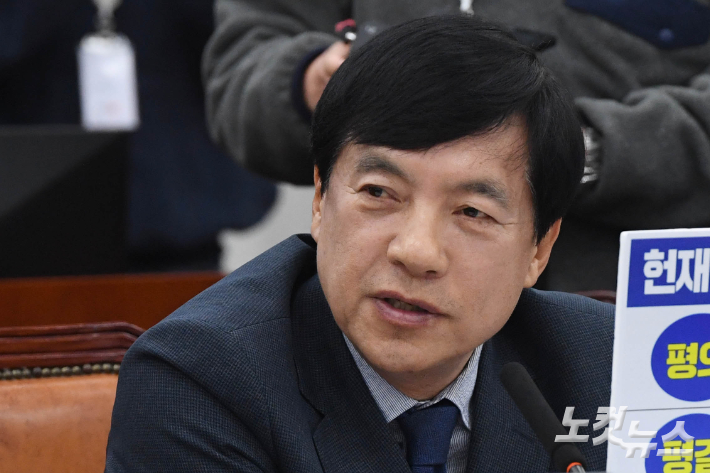 현직 검사 '특활비 술판' 의혹 제기 이성윤 의원 등 재판 시작