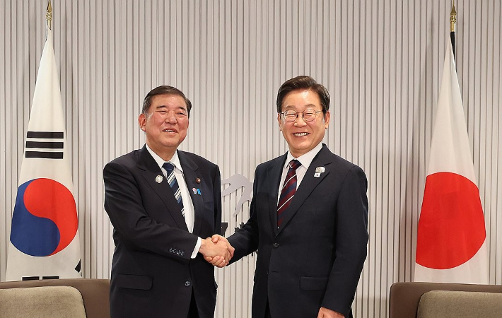 오른쪽부터 이재명 대통령과 이시바 시게루 일본 총리. 연합뉴스