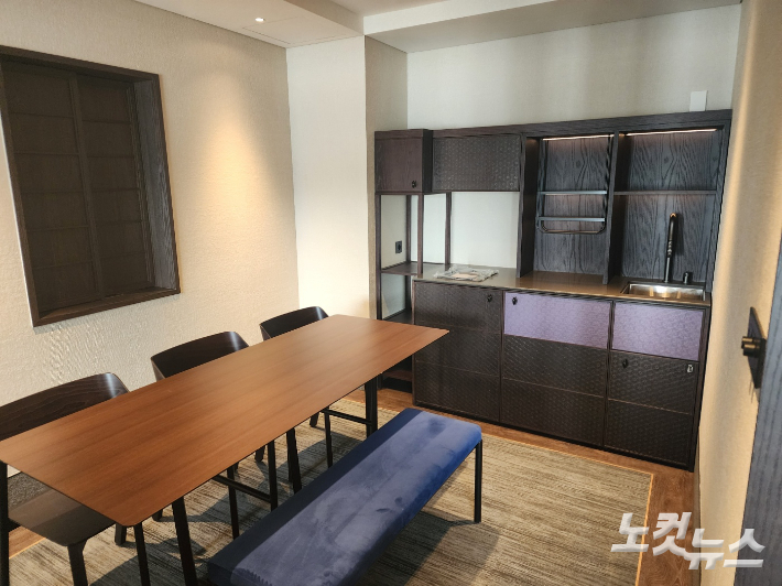 정상회의 참석자들이 묶을 숙소 모습. 한국의 전통미를 알릴 수 있는 가구 등을 설치했다. 문석준 기자