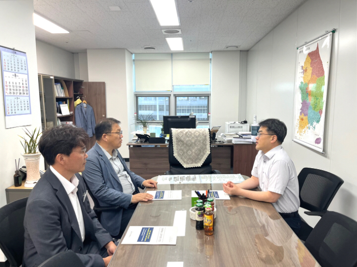 장금용 창원특례시장 권한대행이 22일 지방시대위원회를 방문해 지역 현안을 건의하고 있다. 창원시 제공 