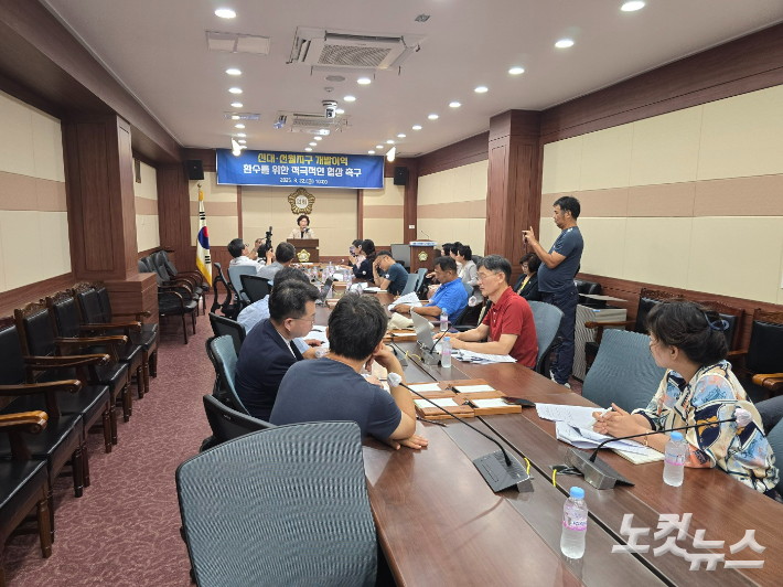 이영란 의원이 기자회견에서 발언하고 있다. 고영호 기자