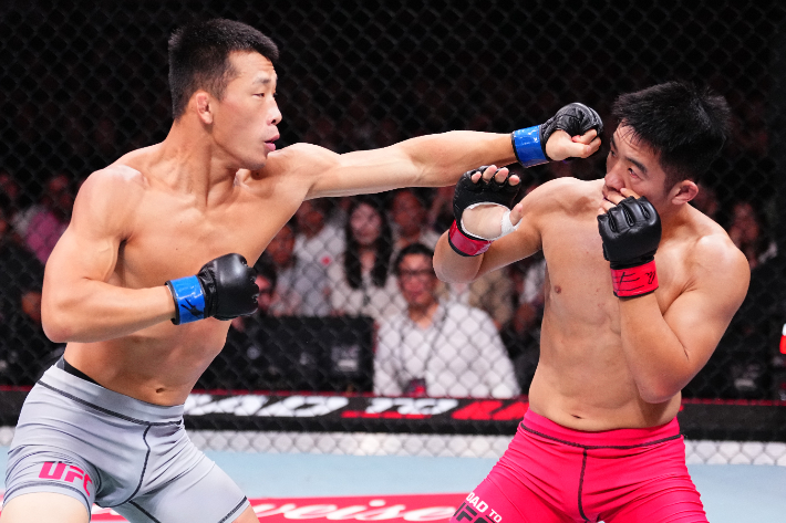 김상욱(사진 왼쪽)의 공격 장면. UFC 제공