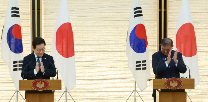 박수치는 한일정상. 연합뉴스