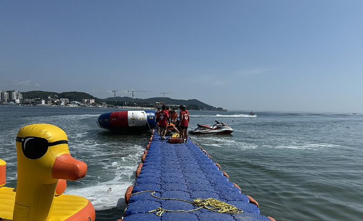 23일 부산 기장군 앞바다에서 사촌 관계인 70대 해녀 두 명이 숨지는 사고가 발생했다.연합뉴스