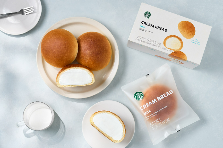 스타벅스 우유 생크림빵 세트. 스타벅스 제공