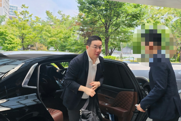 방미사절단 동행 위해 출국하는 구광모 LG그룹 회장. 연합뉴스