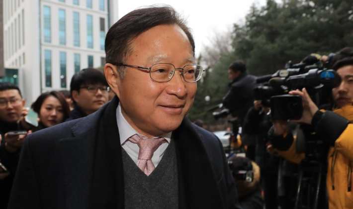 '청탁칼럼' 송희영 조선일보 전 주필 유죄 "언론 전체 신뢰 훼손"