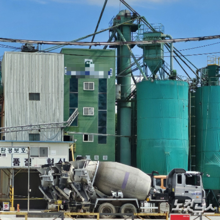 지난 21일 순천시 서면 모 레미콘 공장에서 발생한 질식사고로 인한 사망자가 3명으로 늘었다. 김삼헌 기자 