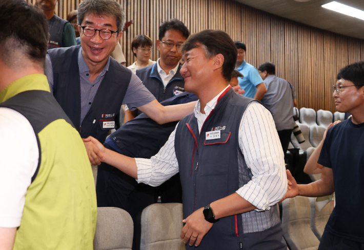 노란봉투법 통과 환영하는 노동계. 연합뉴스