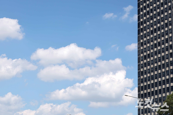 도심 하늘. 박종민 기자